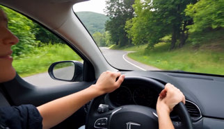 LongLive, driving scene, 13–15 seconds